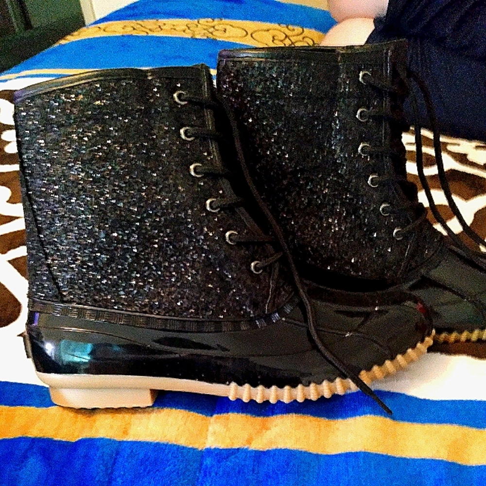 Women's Black Rain Boots ( BRAND NEW)